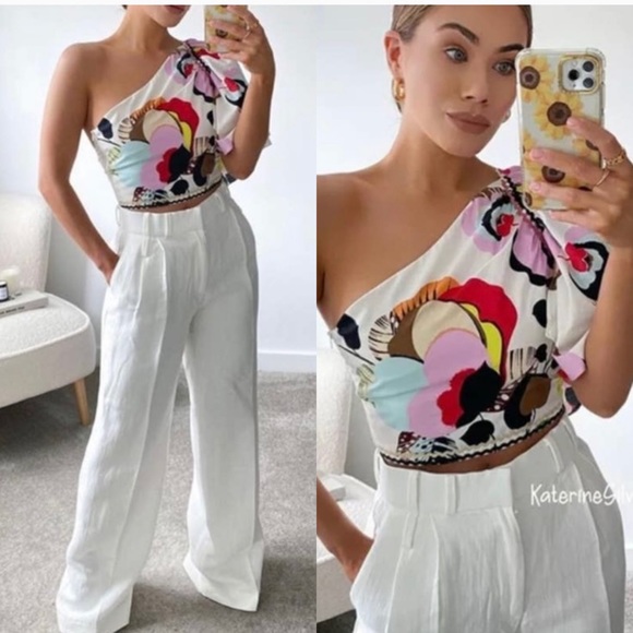 Zara Bloggers Favorite Printed Asymmetric Crop Top - Picture 1 of 11